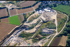 Vue aérienne de Carrière d'argile de la mine Kettiger Thonwerke - Lantershofen à le quartier Beller in Grafschaft dans le département Rhénanie-Palatinat, Allemagne