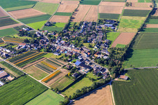 Vue aérienne de Vue du village depuis le sud-est à le quartier Ramershoven in Rheinbach dans le département Rhénanie du Nord-Westphalie, Allemagne