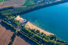 Vue aérienne de Lac de baignade Gürzenich à le quartier Gürzenich in Düren dans le département Rhénanie du Nord-Westphalie, Allemagne