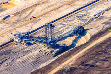 Vue aérienne de Grue de levage dans une mine de lignite à ciel ouvert Inden à le quartier Altdorf in Inden dans le département Rhénanie du Nord-Westphalie, Allemagne