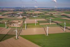 Vue aérienne de Parc éolien à l'ouest à le quartier Holzweiler in Erkelenz dans le département Rhénanie du Nord-Westphalie, Allemagne