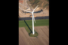 Vue aérienne de Éolienne à l'ouest à le quartier Holzweiler in Erkelenz dans le département Rhénanie du Nord-Westphalie, Allemagne
