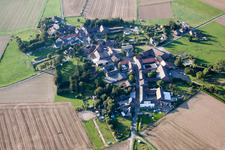 Vue aérienne de Vue du village depuis le sud à le quartier Berverath in Erkelenz dans le département Rhénanie du Nord-Westphalie, Allemagne