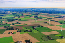 Vue aérienne de Parc éolien sur le Bas-Rhin à le quartier Keppeln in Uedem dans le département Rhénanie du Nord-Westphalie, Allemagne