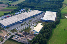 Groupe logistique ZUFALL - Filiale Kandel et Groupe STS dans le parc industriel de Horst à le quartier Minderslachen in Kandel dans le département Rhénanie-Palatinat, Allemagne d'un drone