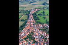 Hinterstädel vu du nord à Jockgrim dans le département Rhénanie-Palatinat, Allemagne d'en haut