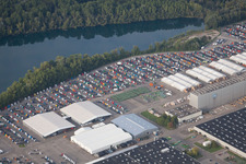 Vue aérienne de Places de parking pour camions Daimler à Wörth am Rhein dans le département Rhénanie-Palatinat, Allemagne