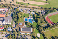 Vue aérienne de Piscine extérieure Waldbronn à le quartier Busenbach in Waldbronn dans le département Bade-Wurtemberg, Allemagne