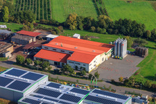 Vue aérienne de Coopérative viticole à Ilbesheim bei Landau in der Pfalz dans le département Rhénanie-Palatinat, Allemagne