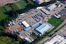 Vue aérienne de Zone industrielle et implantation d'entreprises dans la rue Justus von Liebig avec R + K Commercial Vehicle Service et Essenpreis Haustechnik GmbH à Östringen dans le département Bade-Wurtemberg, Allemagne