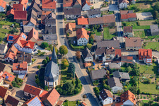 Vue aérienne de Église de Kirchgasse à Hüffenhardt dans le département Bade-Wurtemberg, Allemagne