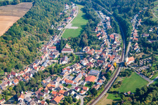 Vue aérienne de Du sud-ouest à le quartier Sennfeld in Adelsheim dans le département Bade-Wurtemberg, Allemagne