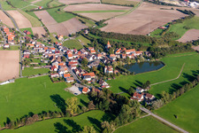 Vue aérienne de Vue sur le village à le quartier Burgambach in Scheinfeld dans le département Bavière, Allemagne