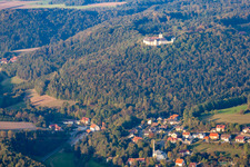 Vue aérienne de Château de Greifenstein à Heiligenstadt in Oberfranken dans le département Bavière, Allemagne