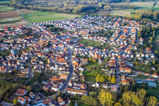Vue aérienne de Du sud-est à Hördt dans le département Rhénanie-Palatinat, Allemagne
