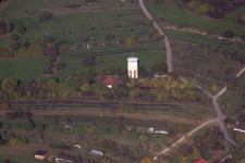 Vue aérienne de Château d'eau à le quartier Büchelberg in Wörth am Rhein dans le département Rhénanie-Palatinat, Allemagne