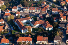 Vue aérienne de Centre de santé et centre médical Ctre Hospitalier Général Wissembourg à le quartier Neulauterburg in Lauterbourg dans le département Bas Rhin, France