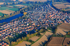 Vue aérienne de Rue Wörther à le quartier Neuburg in Neuburg am Rhein dans le département Rhénanie-Palatinat, Allemagne