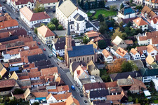 Vue aérienne de Église protestante à Bellheim dans le département Rhénanie-Palatinat, Allemagne