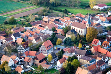 Vue aérienne de Rue principale / Kirchstr à Knittelsheim dans le département Rhénanie-Palatinat, Allemagne