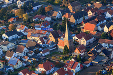 Vue aérienne de Chapelle Wendelinus Essingen (simultané) à Essingen dans le département Rhénanie-Palatinat, Allemagne