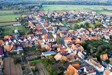 Vue aérienne de À partir de l'ouest à le quartier Ottersheim in Ottersheim bei Landau dans le département Rhénanie-Palatinat, Allemagne