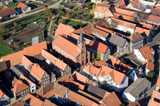 Photographie aérienne de Bâtiment d'église au centre du village à Steinweiler dans le département Rhénanie-Palatinat, Allemagne