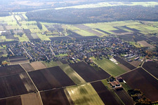Champs agricoles et surfaces utilisables à Minfeld dans le département Rhénanie-Palatinat, Allemagne d'en haut