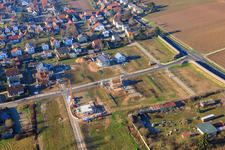 Vue aérienne de Nouvelle zone de développement Im Holderbusch vue de l'est à Minfeld dans le département Rhénanie-Palatinat, Allemagne
