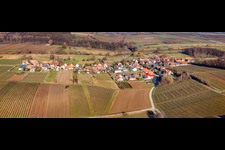 Vue aérienne de Panorama du village depuis le sud à Hergersweiler dans le département Rhénanie-Palatinat, Allemagne