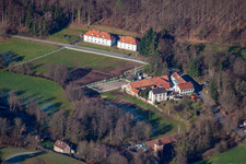 Vue aérienne de St. Germanshof‎ à le quartier Sankt Germanshof in Bobenthal dans le département Rhénanie-Palatinat, Allemagne
