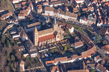 Vue aérienne de Cathédrale Saints-Pierre-et-Paul à Wissembourg dans le département Bas Rhin, France