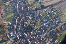 Vue d'oiseau de Steinseltz dans le département Bas Rhin, France