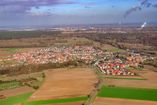 Vue aérienne de Village sur le Klingbach vu du sud-ouest à Hördt dans le département Rhénanie-Palatinat, Allemagne