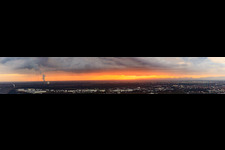 Vue aérienne de Zone industrielle de l'aéroport au coucher du soleil à Speyer dans le département Rhénanie-Palatinat, Allemagne