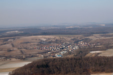 Vue aérienne de Du sud à le quartier Neuenbürg in Kraichtal dans le département Bade-Wurtemberg, Allemagne