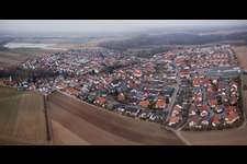 Champs agricoles et surfaces utilisables à Kuhardt dans le département Rhénanie-Palatinat, Allemagne d'en haut