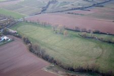 Vue aérienne de Piste à le quartier Billigheim in Billigheim-Ingenheim dans le département Rhénanie-Palatinat, Allemagne