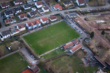 Terrains de sport à le quartier Ingenheim in Billigheim-Ingenheim dans le département Rhénanie-Palatinat, Allemagne depuis l'avion