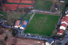 Vue d'oiseau de Terrains de sport à le quartier Ingenheim in Billigheim-Ingenheim dans le département Rhénanie-Palatinat, Allemagne