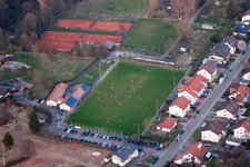 Enregistrement par drone de Terrains de sport à le quartier Ingenheim in Billigheim-Ingenheim dans le département Rhénanie-Palatinat, Allemagne