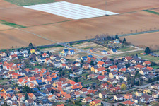 Vue aérienne de Nouvelle zone de développement à l'est à Minfeld dans le département Rhénanie-Palatinat, Allemagne
