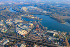 Port Germersheim à Germersheim dans le département Rhénanie-Palatinat, Allemagne hors des airs