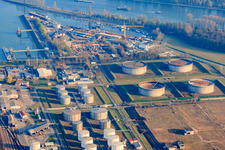 Vue aérienne de Parc de stockage de Tanquid à l'aérodrome depuis l'est à Speyer dans le département Rhénanie-Palatinat, Allemagne