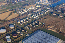 Photographie aérienne de Parc de stockage de Tanquid à l'aérodrome depuis l'est à Speyer dans le département Rhénanie-Palatinat, Allemagne