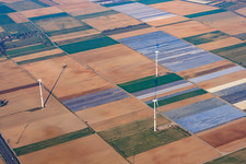 Vue aérienne de Éoliennes à le quartier Berghausen in Römerberg dans le département Rhénanie-Palatinat, Allemagne