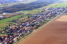 Vue aérienne de Brehmstr à le quartier Minderslachen in Kandel dans le département Rhénanie-Palatinat, Allemagne