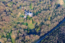Vue aérienne de Château Langenzell à le quartier Langenzell in Wiesenbach dans le département Bade-Wurtemberg, Allemagne
