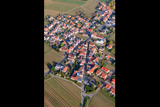 Vue aérienne de Rue Niederkircher à le quartier Forst in Forst an der Weinstraße dans le département Rhénanie-Palatinat, Allemagne