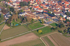 Domaine viticole Dr. Bürklin-Wolf à le quartier Wachenheim in Wachenheim an der Weinstraße dans le département Rhénanie-Palatinat, Allemagne d'en haut